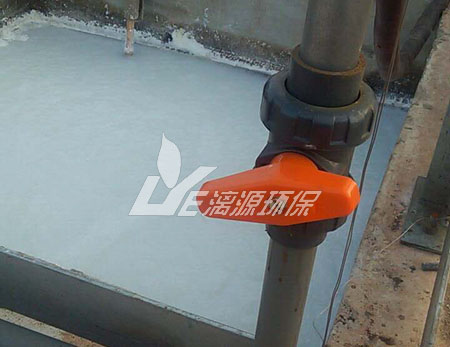 污水处理中污泥的主要来源是什么？
