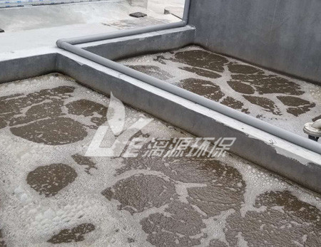 观察工业污水处理工程中污泥沉降比的作用有哪些？